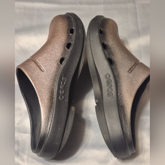OOFOS Women's Size 9 Bronze Glitter Slip-On Clogs - Picture 5 of 10
